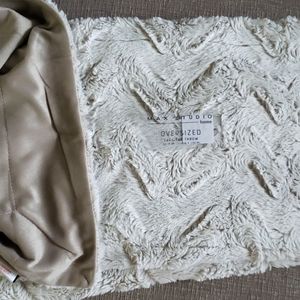 Max Studio Faux Fur 50 x 70 Throw NWT Cream Taupe